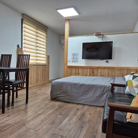 Jeju Soroan Pension Seogwipo Exterior foto