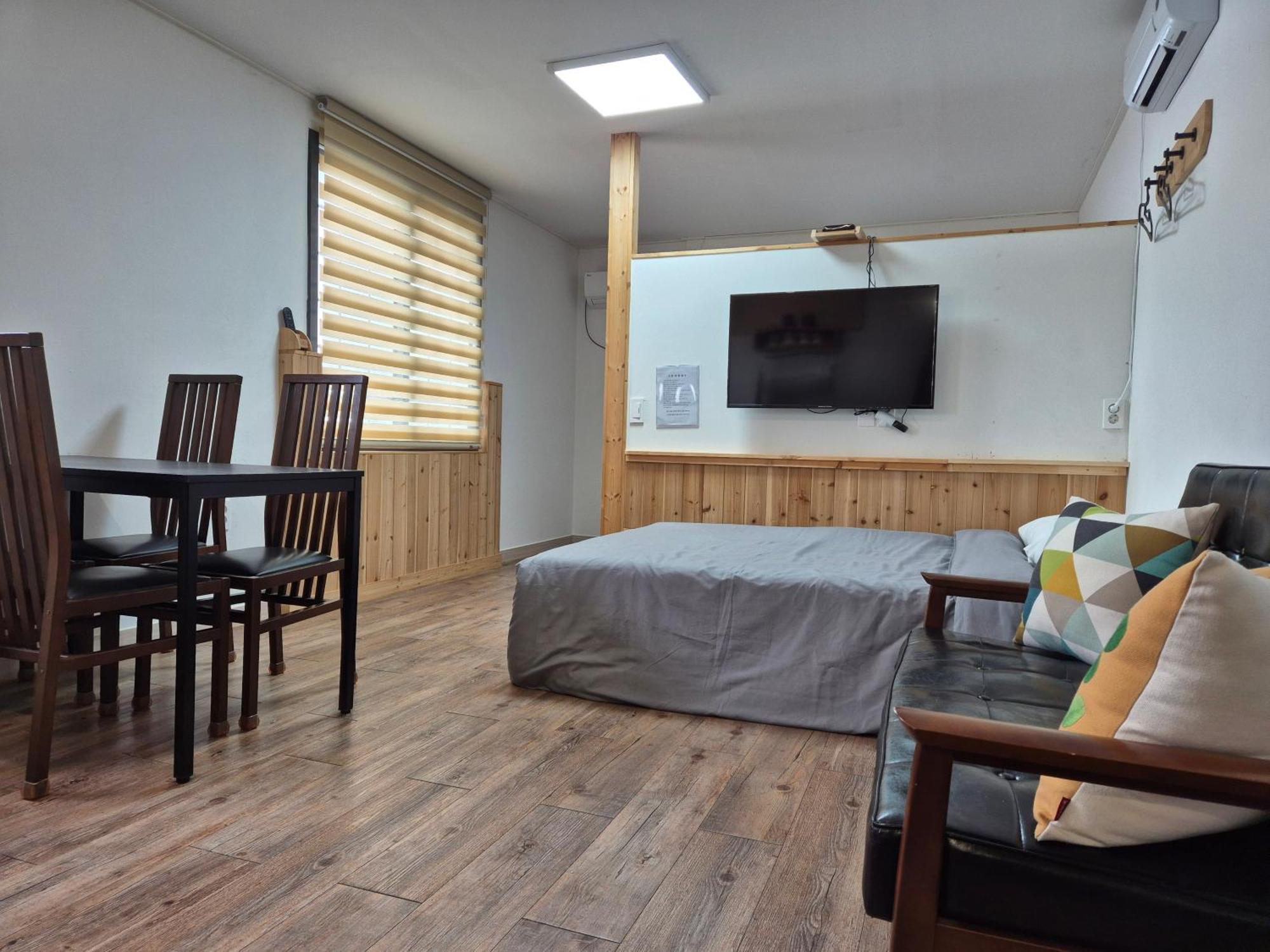 Jeju Soroan Pension Seogwipo Exterior foto